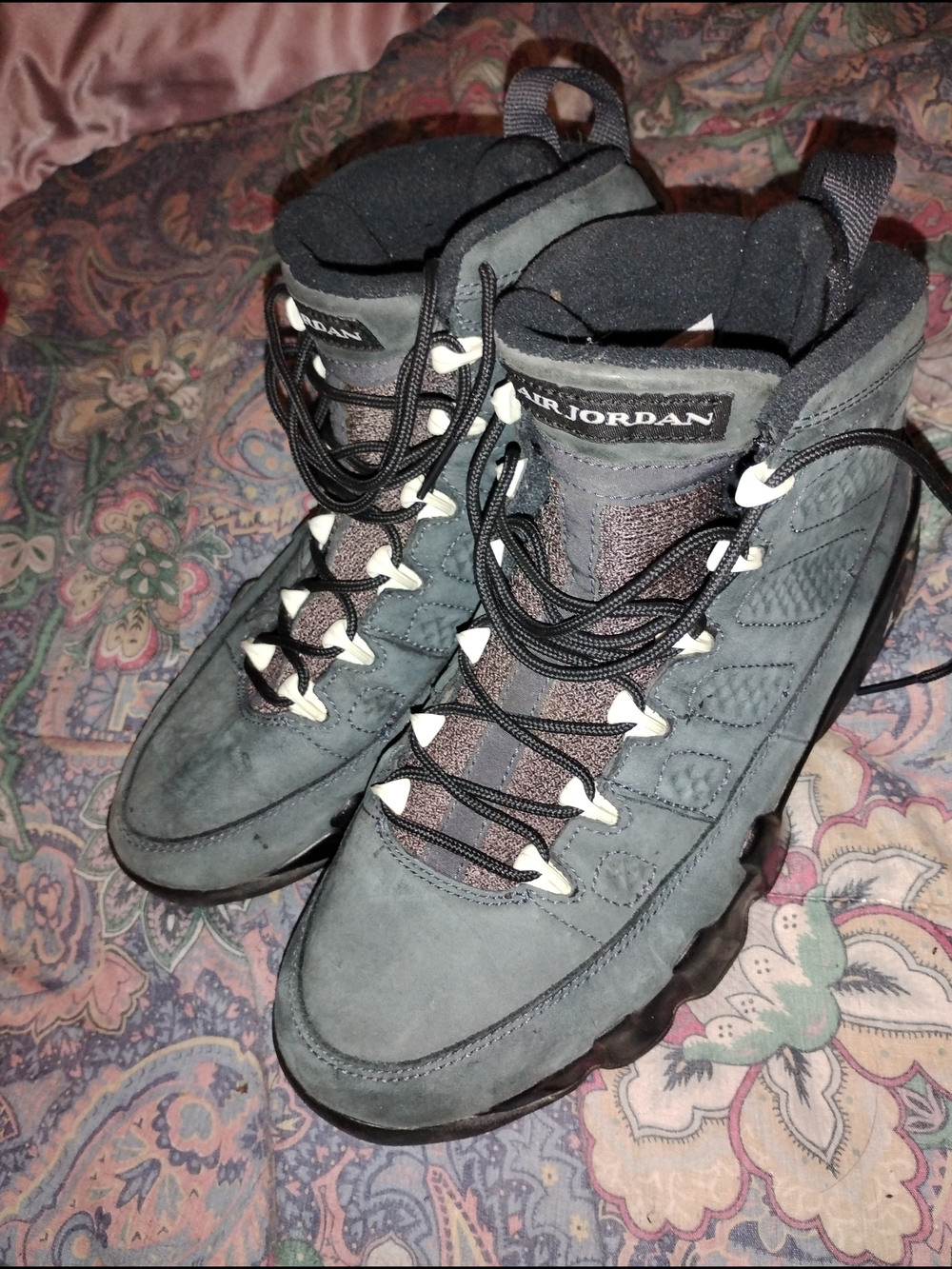 Air Jordan 9 Retro Men’s Size 8 Grey Suede High Top Sneakers